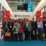 OMC 2015 Ravenna: gruppo di persone allo stand Tectubi (Tianjin) Fittings CO.,LTD. Fiera energia e petrolio in Italia.