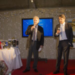 Magazzino Allied International: due relatori al Christmas Party 2015, atmosfera festiva e regali.