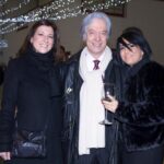 Festa di Natale 2017 Magazzino Allied International: tre persone sorridenti posano per una foto. IMG_18
