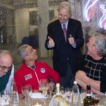 Festa di Natale 2017 Magazzino Allied International: IMG_24, gruppo di persone a tavola, atmosfera conviviale.