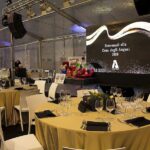 Christmas Party 2019 Magazzino Allied International: tavoli imbanditi per la cena aziendale di Natale.