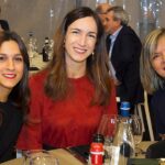Tre donne sorridenti alla festa di Natale 2019 Magazzino Allied International.