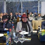 Festa di Natale 2019 Magazzino Allied International: persone a tavola, atmosfera festosa. 035.jpg
