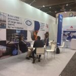Stand Simas a OTC 2025 Houston: produzione di curve a induzione, tubazioni rivestite. Made in Italy.