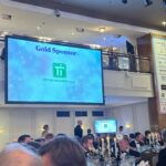 Tectubi Raccordi sponsor NIA Dinner Londra: logo Tectubi su schermo. #NIA2025